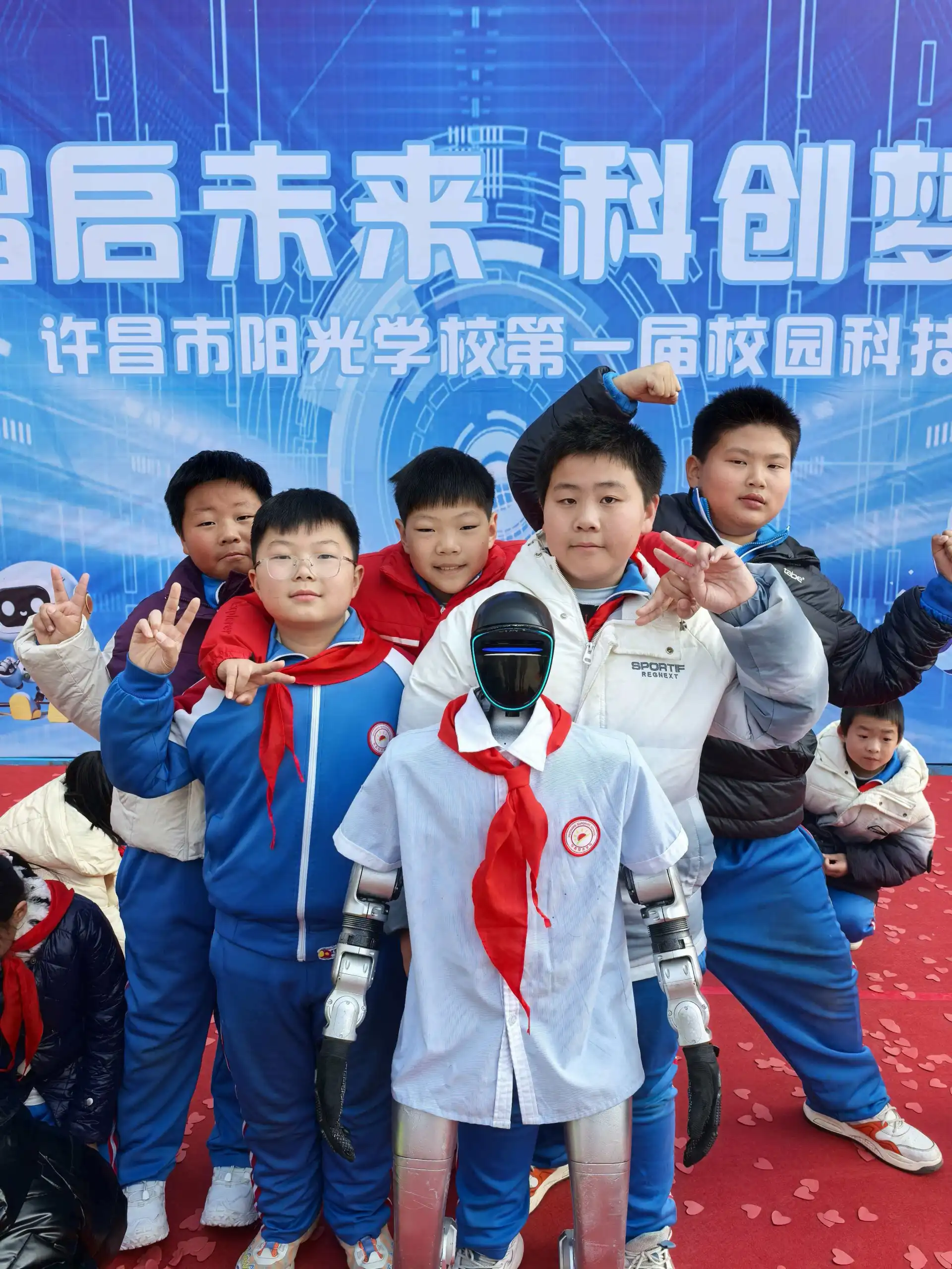 鼓马机器人 × 校园科技：以 “伙伴式启蒙”，让科技走进课堂